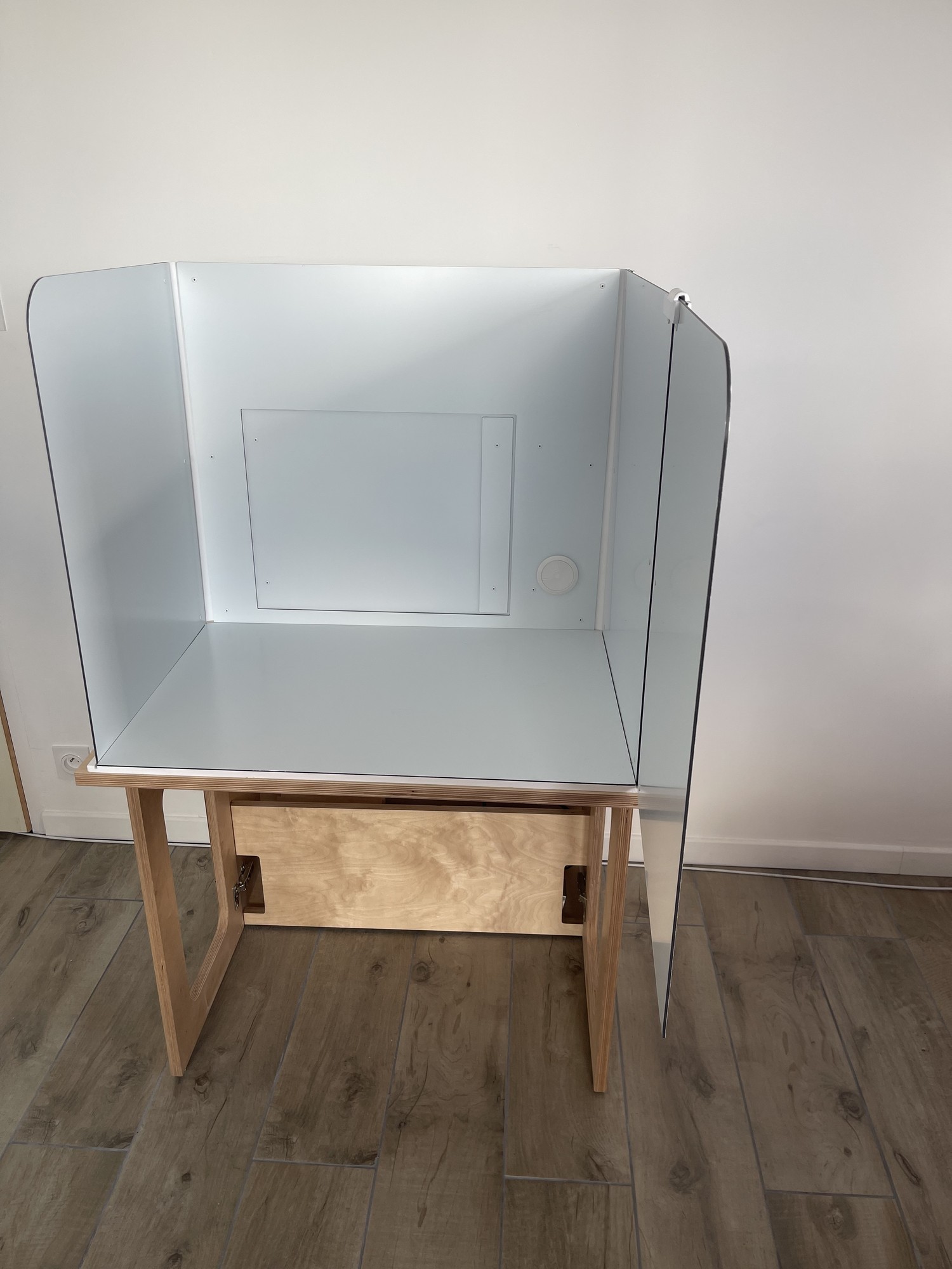 Lab Solo Wooden Table - Sensory Analysis Booth