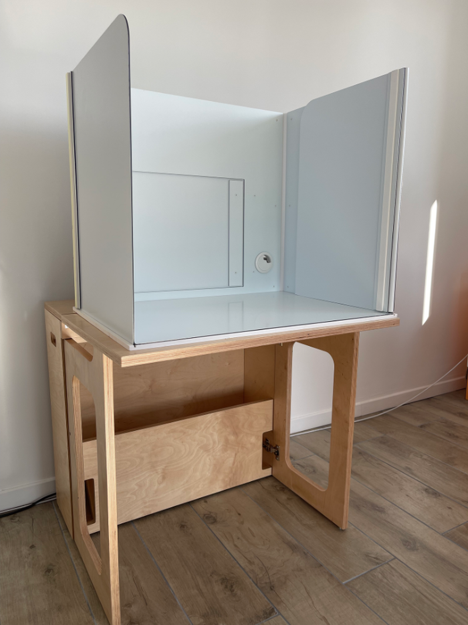 Lab Solo Wooden Table - Sensory Analysis Booth
